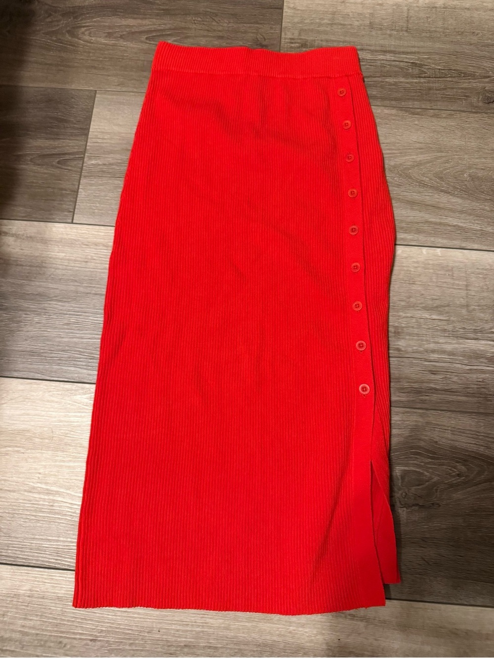 Lita by Ciara - Red Ribbed Button-Detail Midi Skirt - Picture 1 of 8
